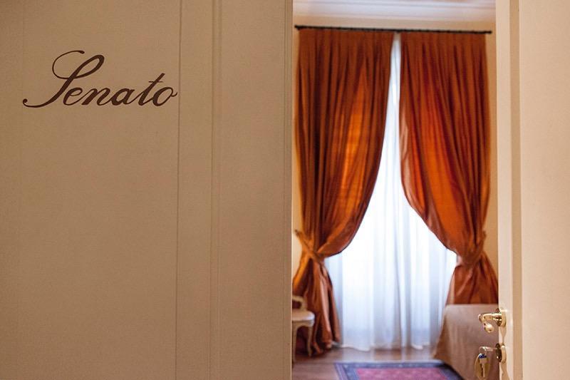Bed and Breakfast Relais Al Senato Рим Экстерьер фото